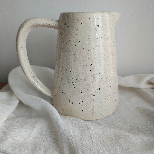 Producto - Jarra de Cerámica Artesanal 1.5 Litros - Modelo Nini Beige