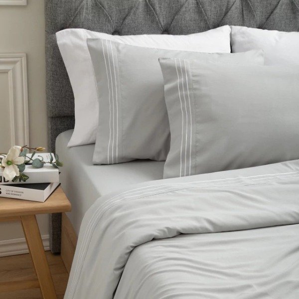 Producto - Juego de Sábanas Queen Size Lisas 700 H Embozo Bordado Gris Claro