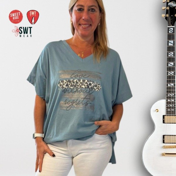 Producto - Remerón LOVE ANIMAL PRINT BRILLOS Escote en V Algodón Oversized ANG - 8