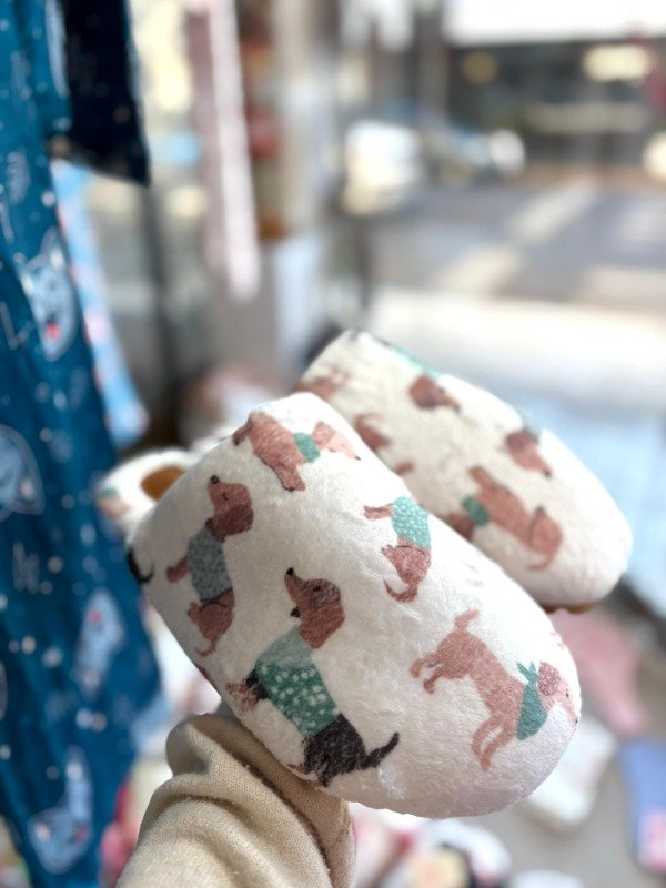 Producto - Pantuflas salchicha invierno