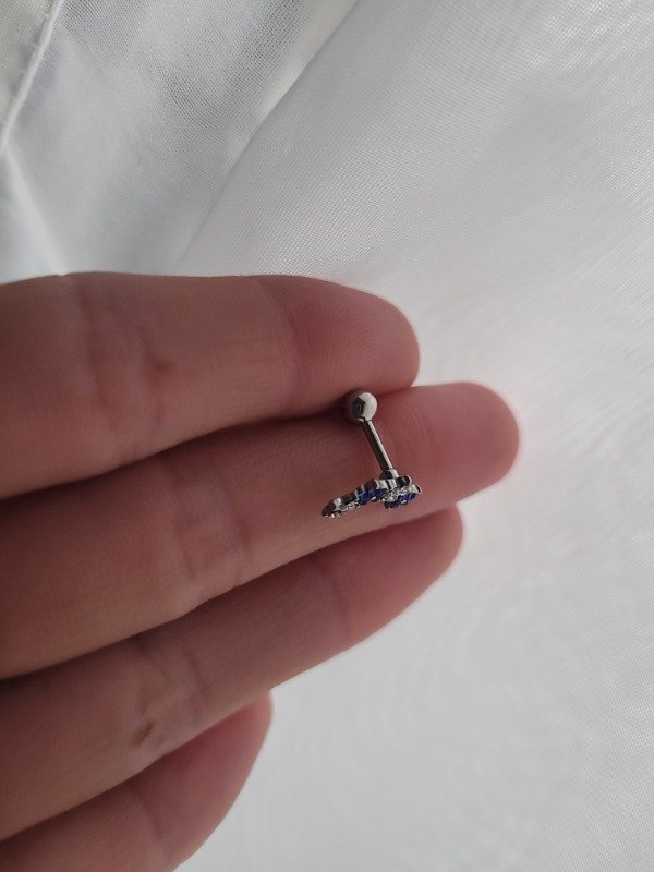 Producto - Piercing hélix flores blancas AQ - 1