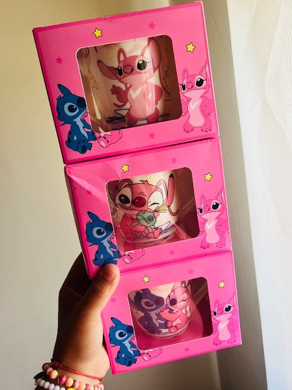 Producto - Taza Stich y Angela en caja