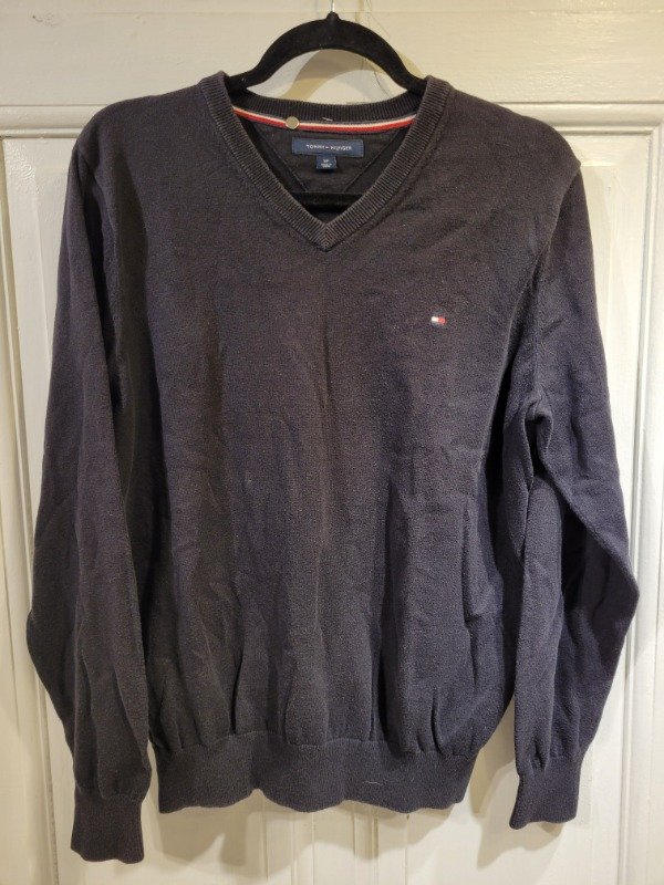 Producto - Sweater TOMMY HILFIGER negro escote en v Talle S - PRECIO: 43X