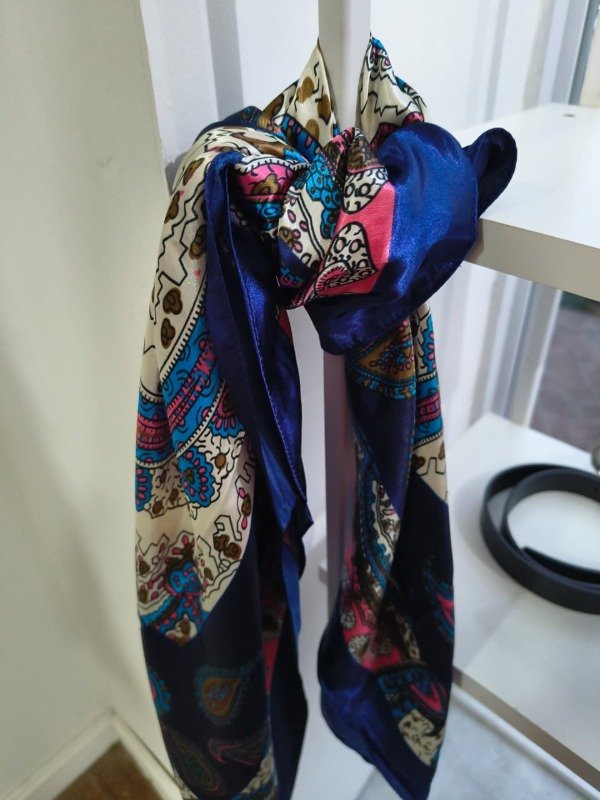 Producto - Pañuelo de seda 90x90 azul