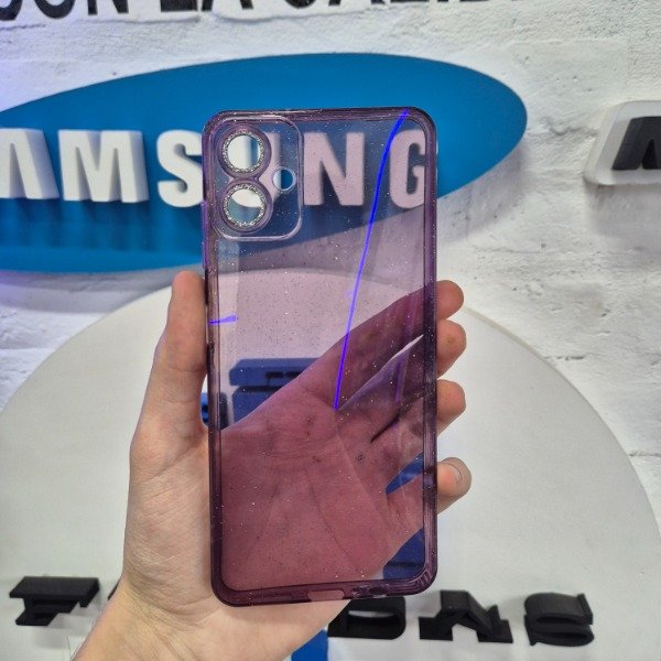 Producto - Brillosa con Cubrecamara Violeta - Samsung A06