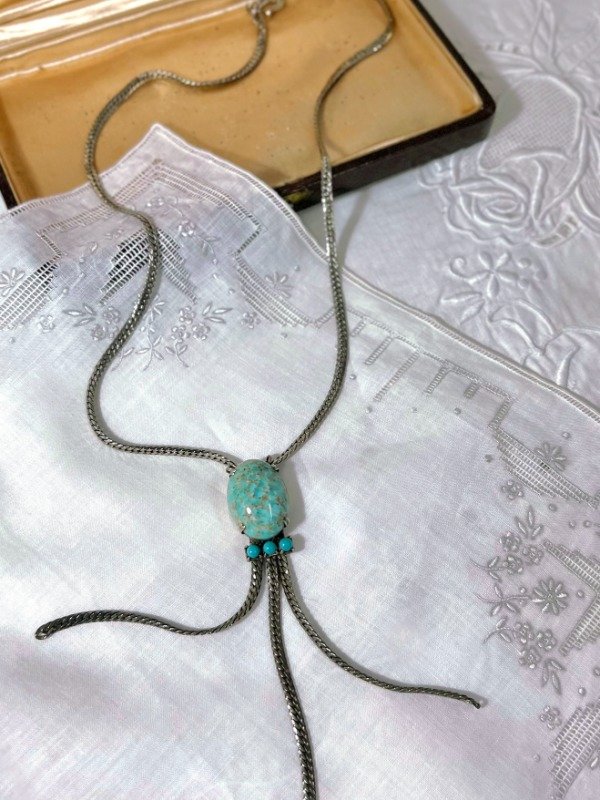 Producto - Singular collar largo con piedra turquesa