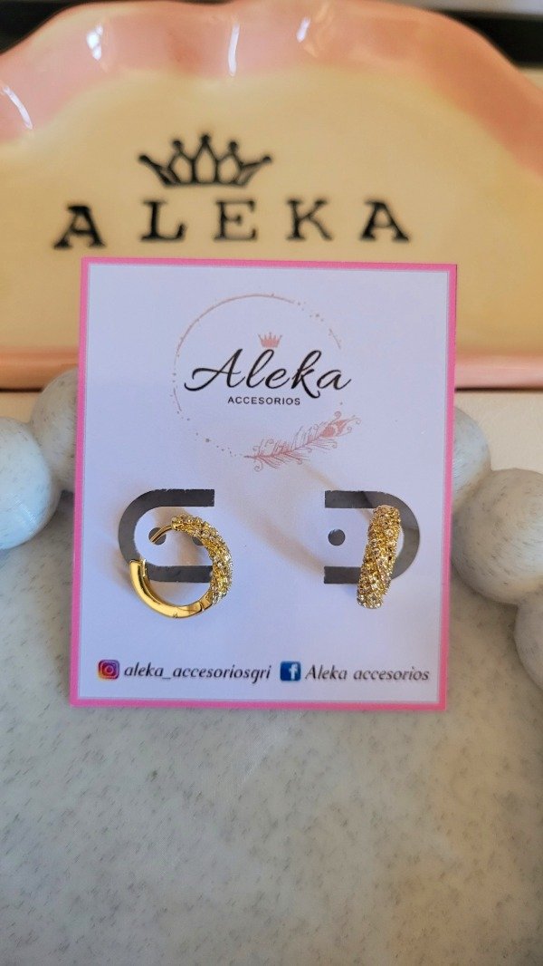 Producto - Argollas torzadas con micro pavé de acero dorado - 3