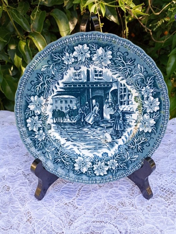 Producto - Plato de postre de loza inglesa Coaching Taverns