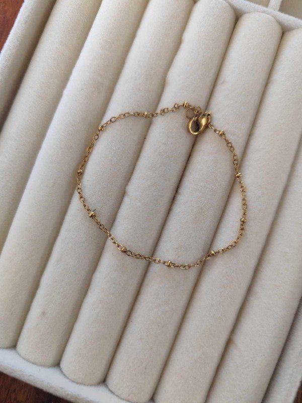 Producto - Pulsera súper fina bolitas. Acero dorado.