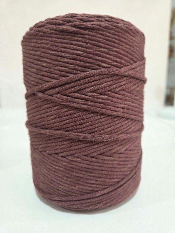 Producto - Hilo de algodón retorcido MACRAME 27 hebras 1/2 kg CHOCOLATE