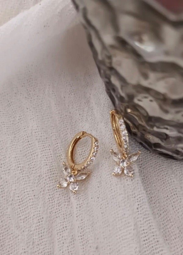 Producto - Argollita flor acero dorado