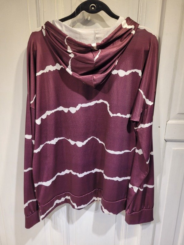 Producto - Buzo violeta con blanco lycra con capucha Talle L - PRECIO: 23X - 1