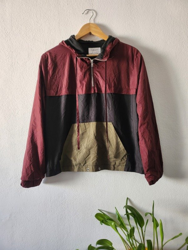 Producto - buzo rompeviento revamped