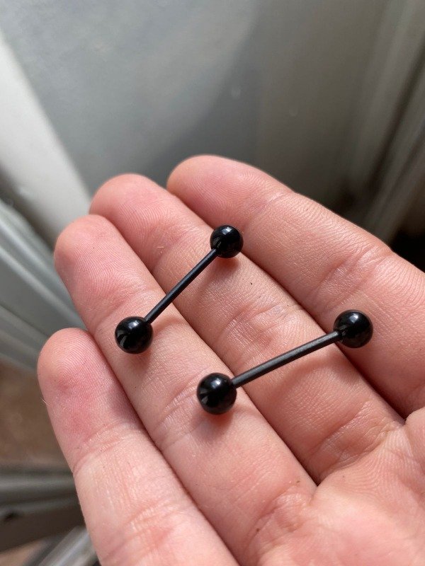 Producto - Piercing de silicona negro