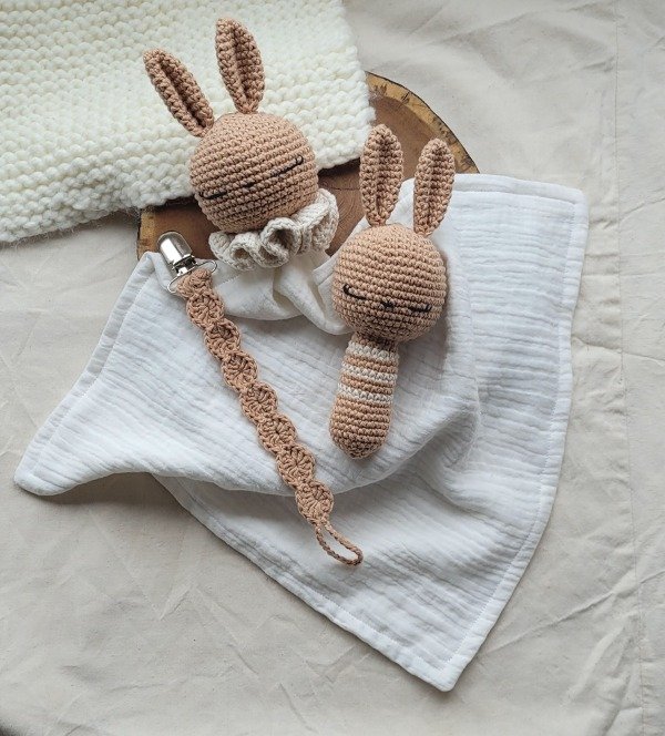 Producto - Kit Bunny manta de apego + sonajero + porta chupete tejido - 1