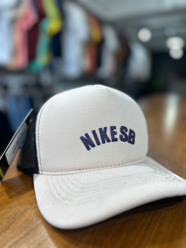 Producto - Gorra Nike beige