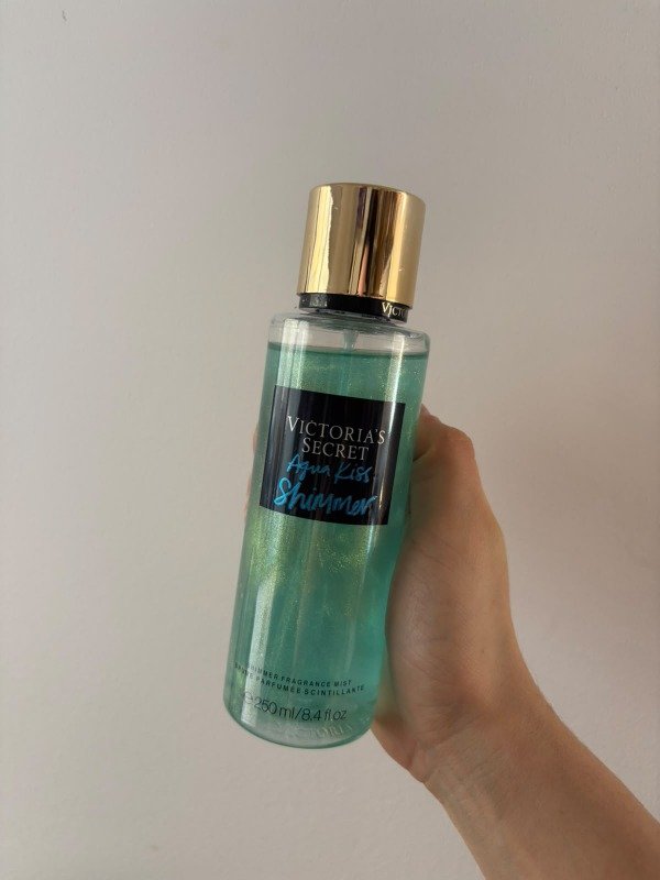 Producto - BODY SPLASH AQUA KISS 250 ML CON SHIMMER TAPA RAJADA (VER FOTOS)