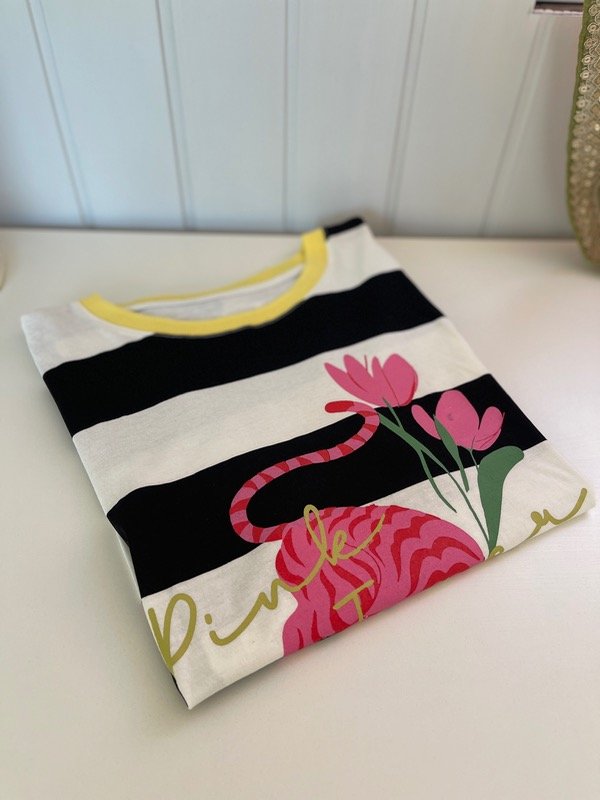 Producto - Remera estampada negra rayas