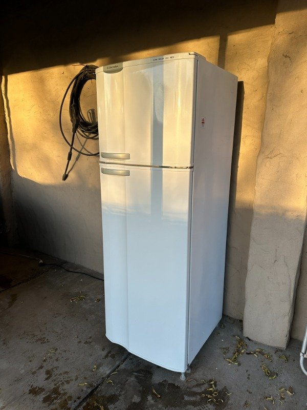 Producto - HELADERA ELECTROLUX CON FREEZER DC41 60x70x173 #12172