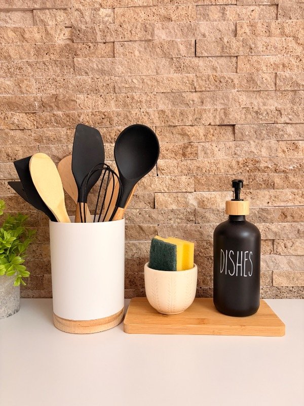 Producto - Escurridor de cubiertos PVC BLANCO con base de bambú