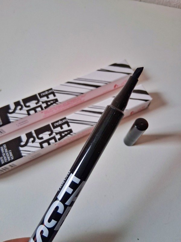 Producto - Delineador  en fibra Faces-  Para ojos trazos precisos Natura 1 ml