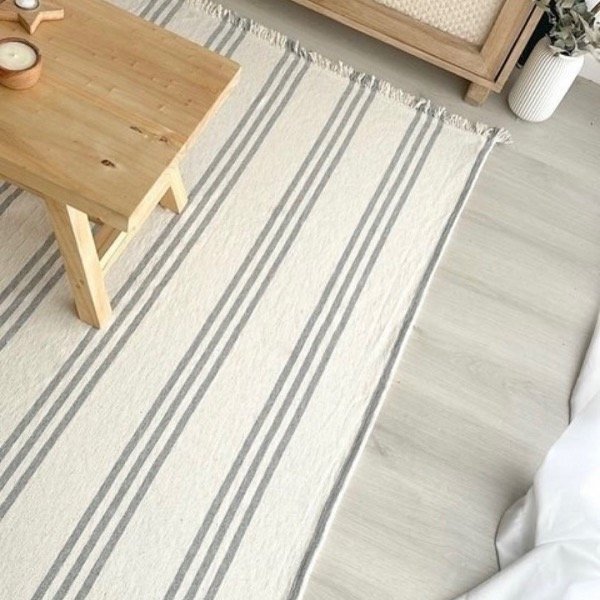 Producto - ALFOMBRA CALI BLANCA RAYAS GRISES