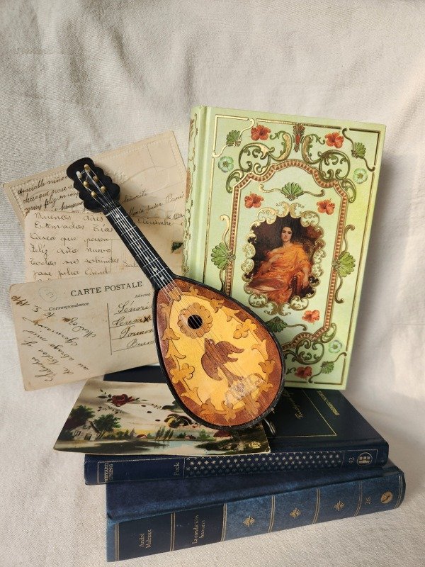 Producto - Caja de Música Sankyo Mandolina/Laúd con Marquetería