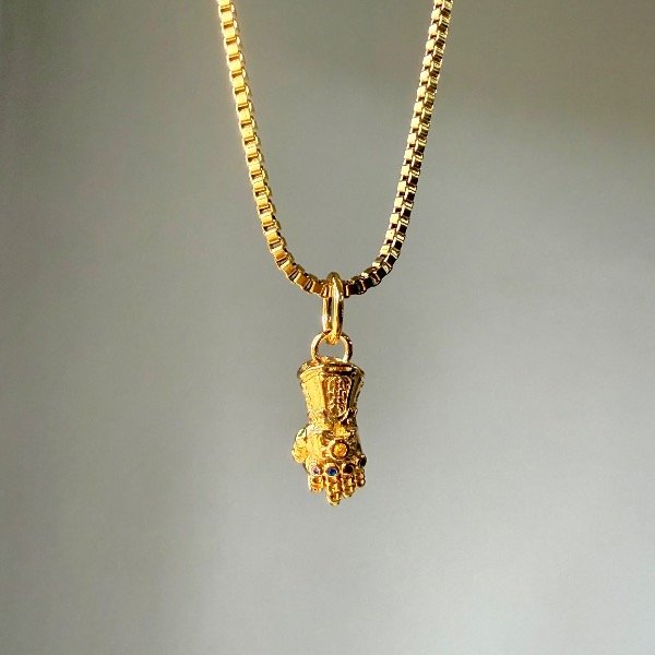 Producto - Collar Guantelete del Infinito-Titanio enchapado en oro 18k