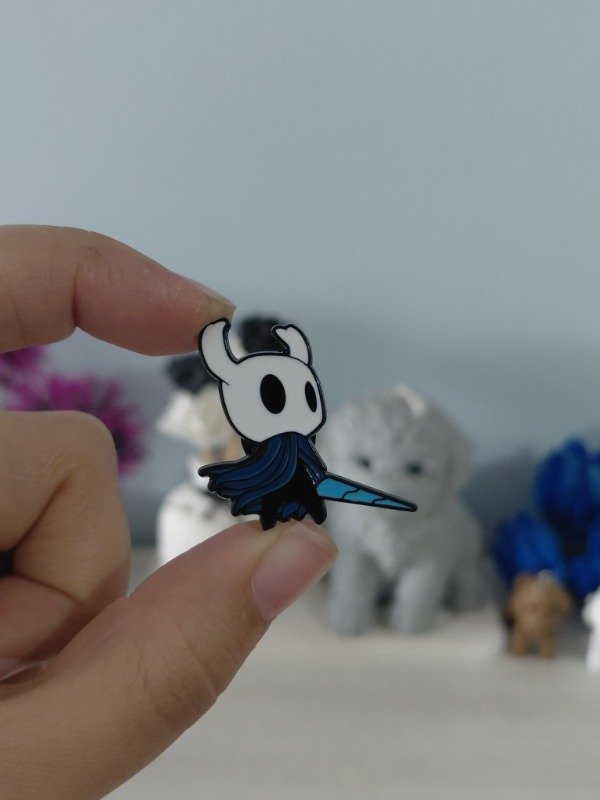 Producto - Pin metalizado - Hollow Knight #1847