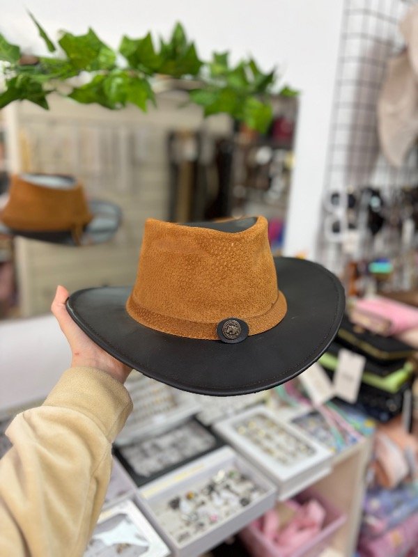 Producto - Sombrero de cuero negro con marrón claro - 0