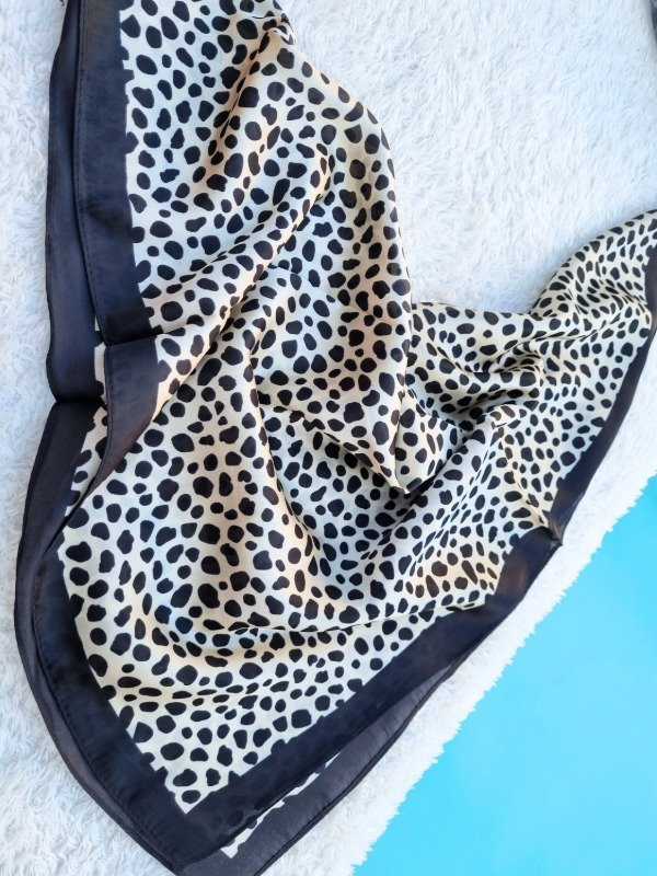 Producto - PAÑUELO BASIC PRINT BLANCO Y NEGRO