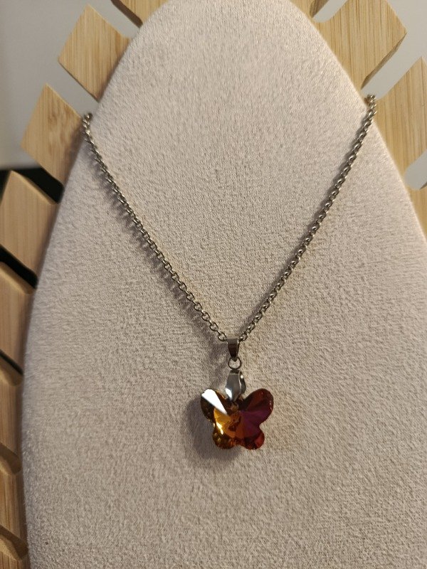Producto - Cadena de acero quirúrgico con dije de mariposa