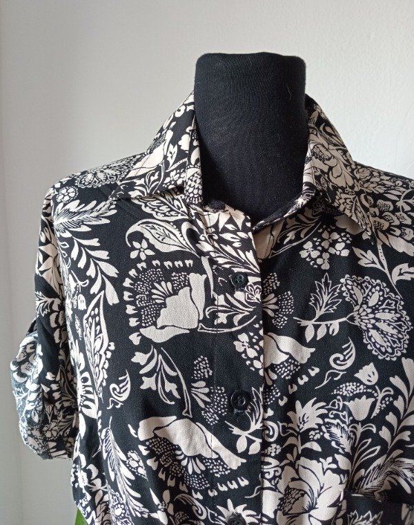 Producto - Vestido camisero estampado. - 1