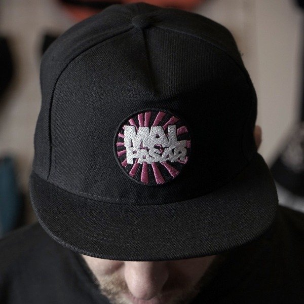 Producto - Gorra Mal Pasar logo circulo