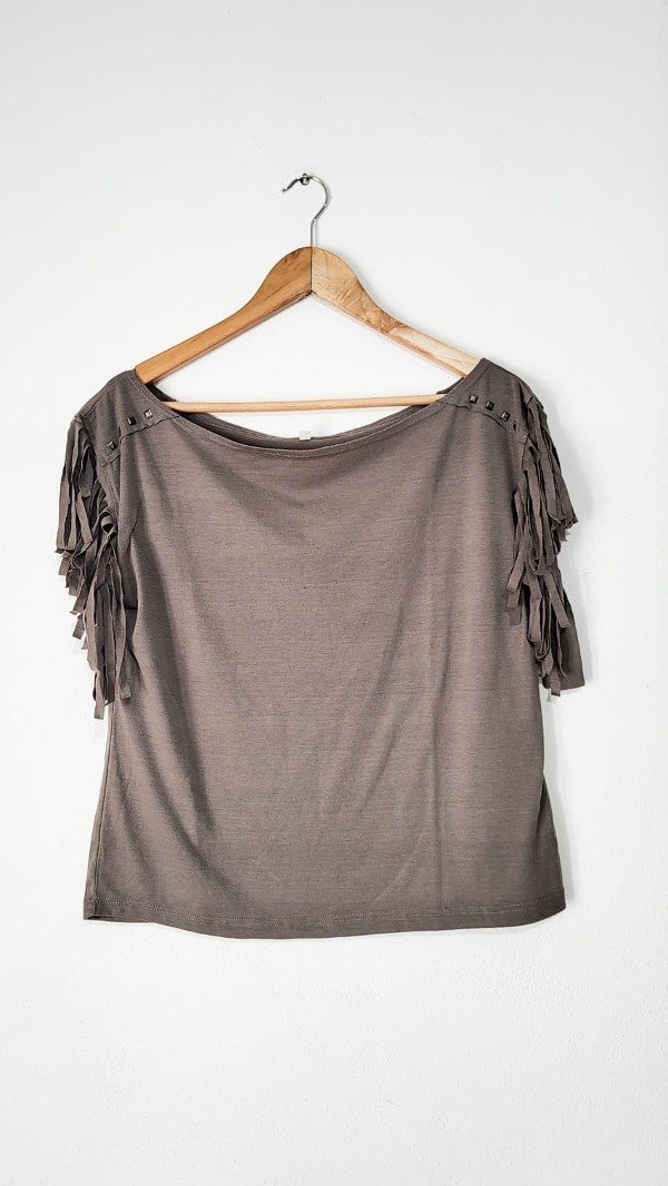 Producto - Remera flecos