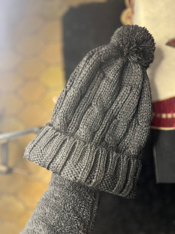 Producto - Gorro pompón negro