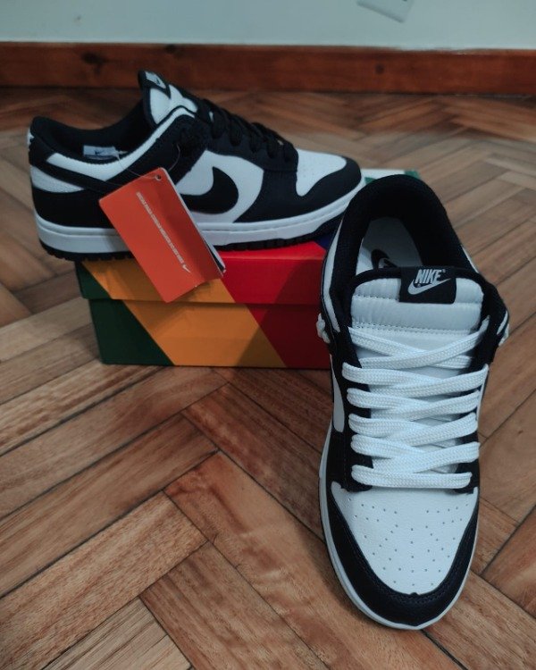 Producto - Nike SB Dunk Low Panda