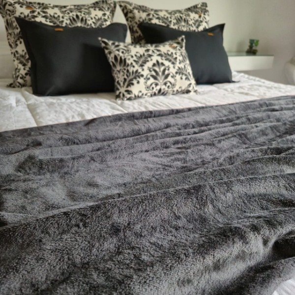 Producto - Combo x5 Almohadones + 1 Manta 190x250 - Negro