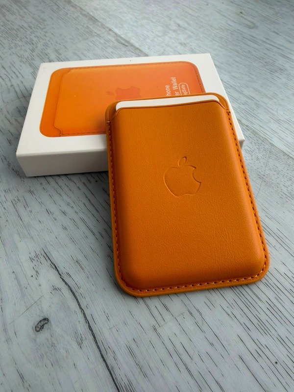 Producto - Wallet Magsafe con logo naranja