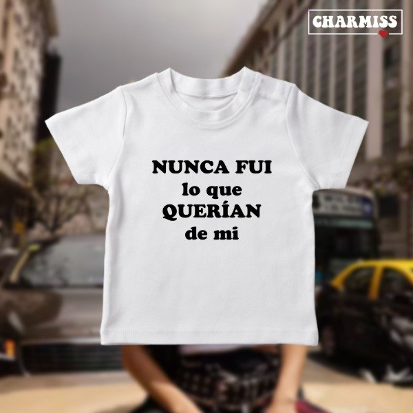 Baby tee nunca fui lo que querian de mi