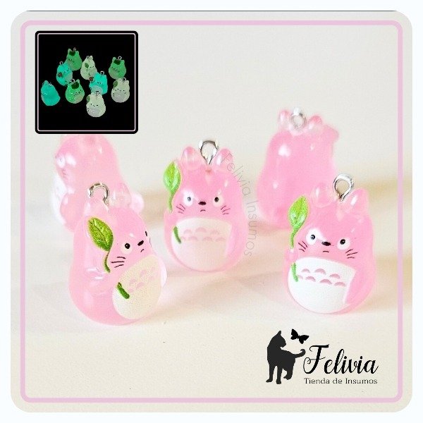 Producto - Dije Totoro Luminoso. Rosa