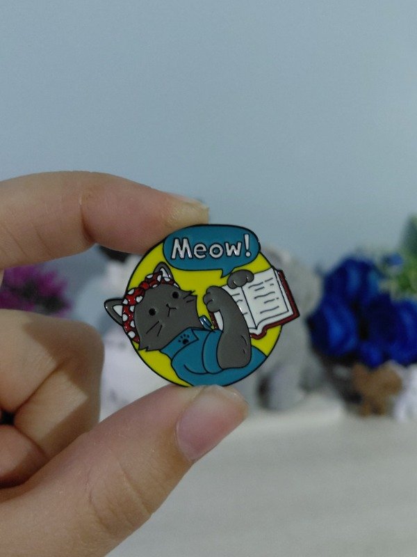 Producto - Pin metalizado - Meow! #1943