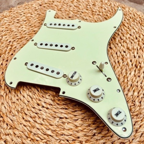 Producto - Pickguard Completo Premium con Set ST DG + Jack