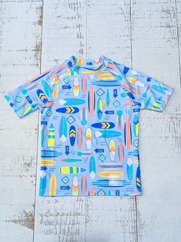 Producto - REMERA UV MANGA CORTAS TABLAS SURF