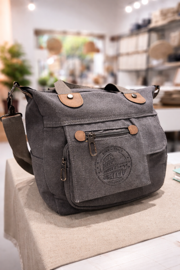 Producto - Bolso de mano verde militar con detalles en cuero