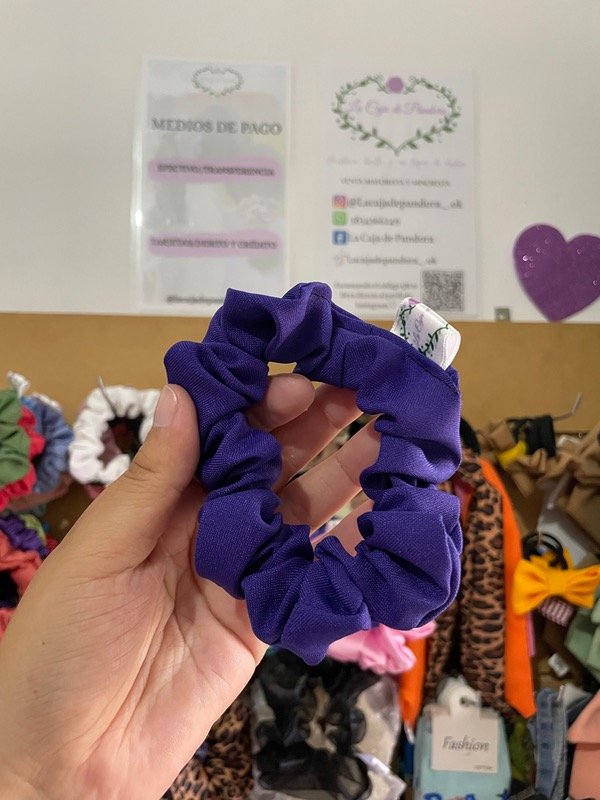 Producto - Scrunchie mini morada tropical