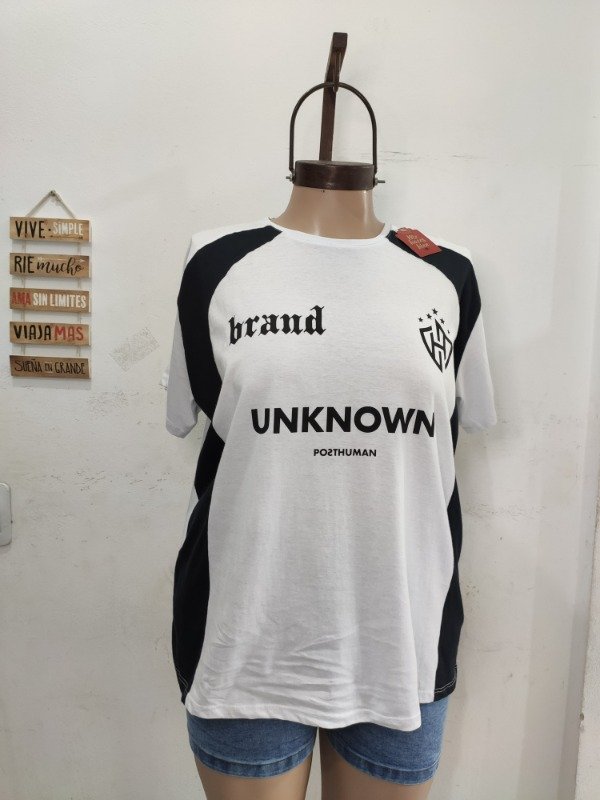 Producto - Remera UNKNOWN