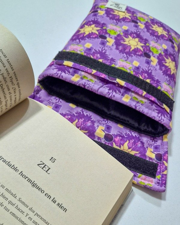 Producto - Funda para libros mediana Enredados Pascal IMPERMEABLE - 1