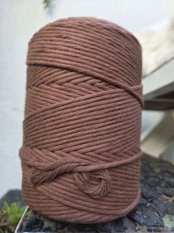 Producto - Hilo de algodón retorcido 27 hebras 1/2 kg ROBLE