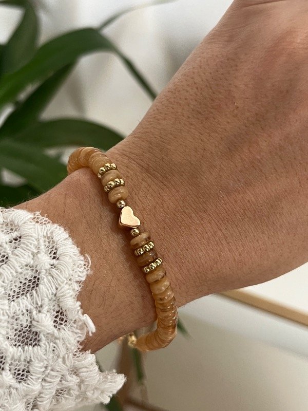 Producto - Pulsera color tostado combinada dijecito corazones acero dorado